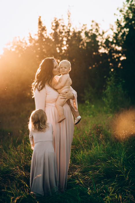 Motherhood Photography sessions in Red Deer or Calgary by Suzanne Taylor Photography create perfect memories.