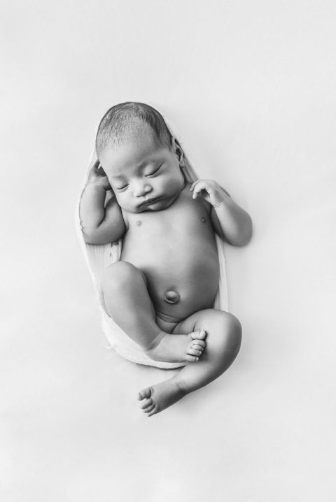 Newborn Photography in Calgary photographed by Suzanne Taylor PHotography